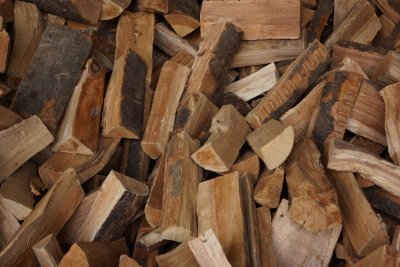 Kaminholz Ruhrgebiet kammergetrocknet – BAKA-Holz GmbH